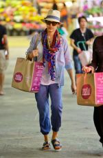 JESSICA ALBA Shopping at Whole Foods in Beverly Hills