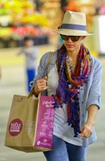 JESSICA ALBA Shopping at Whole Foods in Beverly Hills
