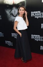 KERI RUSSELL at Dawn of the Planet of the Apes Premiere in San Francisco