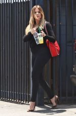 KHLOE KARDASHIAN Out and About in Sherman Oaks 2406