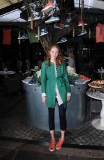 LILY COLE - Veja Photocall