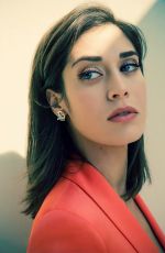 LIZZY CAPLAN - Wrap Magazine Photoshoot by Jana Cruder Photoshoot