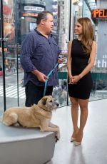 MARIA MENOUNOS on the Set of Extra at H&M in New York