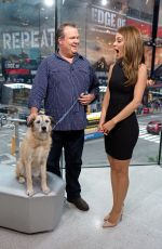 MARIA MENOUNOS on the Set of Extra at H&M in New York