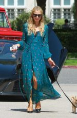 PARIS HILTON Arrives at Barneys New York in Beverly Hills