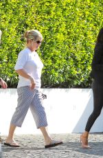 SELENA GOMEZ Leaves Cecconi