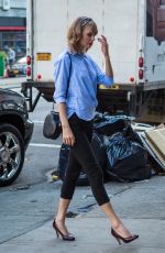 TAYLOR SWIFT Out and About in new York 1706