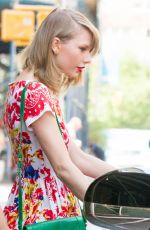 TAYLOR SWIFT Out and About in New York 2006