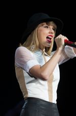 TAYLOR SWIFT Performs at Singapore Indoor Stadium