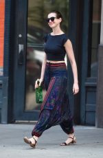 ANNE HATHAWAY Out and About in Brooklyn