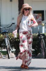 ASHLEE SIMPSON Leaves McDonald