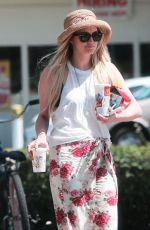 ASHLEE SIMPSON Leaves McDonald