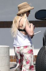 ASHLEE SIMPSON Leaves McDonald