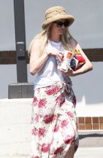 ASHLEE SIMPSON Leaves McDonald