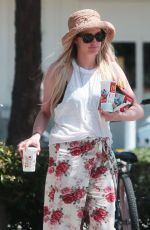 ASHLEE SIMPSON Leaves McDonald