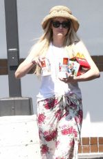 ASHLEE SIMPSON Leaves McDonald