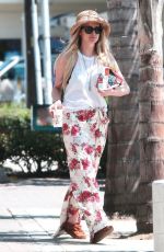 ASHLEE SIMPSON Leaves McDonald