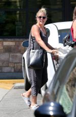 BUSY PHILIPPS Shopping Grocery in Los Feliz