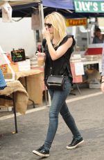 DAKOTA FANNING at a Farmer