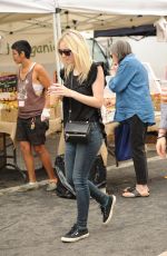 DAKOTA FANNING at a Farmer