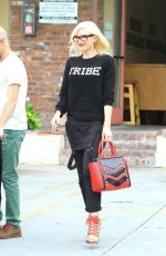 GWEN STEFANI Leaves a Acupuncturist in Los Angeles