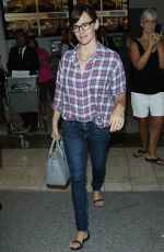 JENNIFER GARNER Arrives at Los Angeles International Airport