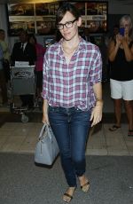 JENNIFER GARNER Arrives at Los Angeles International Airport