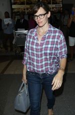 JENNIFER GARNER Arrives at Los Angeles International Airport
