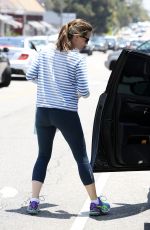 JENNIFER GARNER Out and About in Brentwood