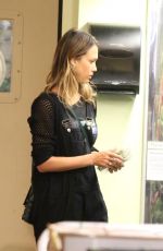 JESSICA ALBA Shopping at Whole Foods in Los Angeles