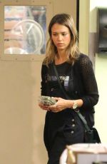 JESSICA ALBA Shopping at Whole Foods in Los Angeles
