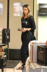 JESSICA ALBA Shopping at Whole Foods in Los Angeles
