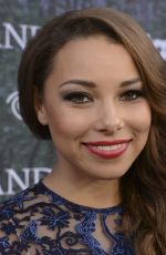 JESSICA PARKER KENNEDY at Outlender Panel at Comic-con in San Diego