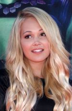 kelli berglund - premiere of marvel