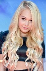 kelli berglund - premiere of marvel