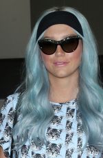 KESHA at Los Angeles International Airport