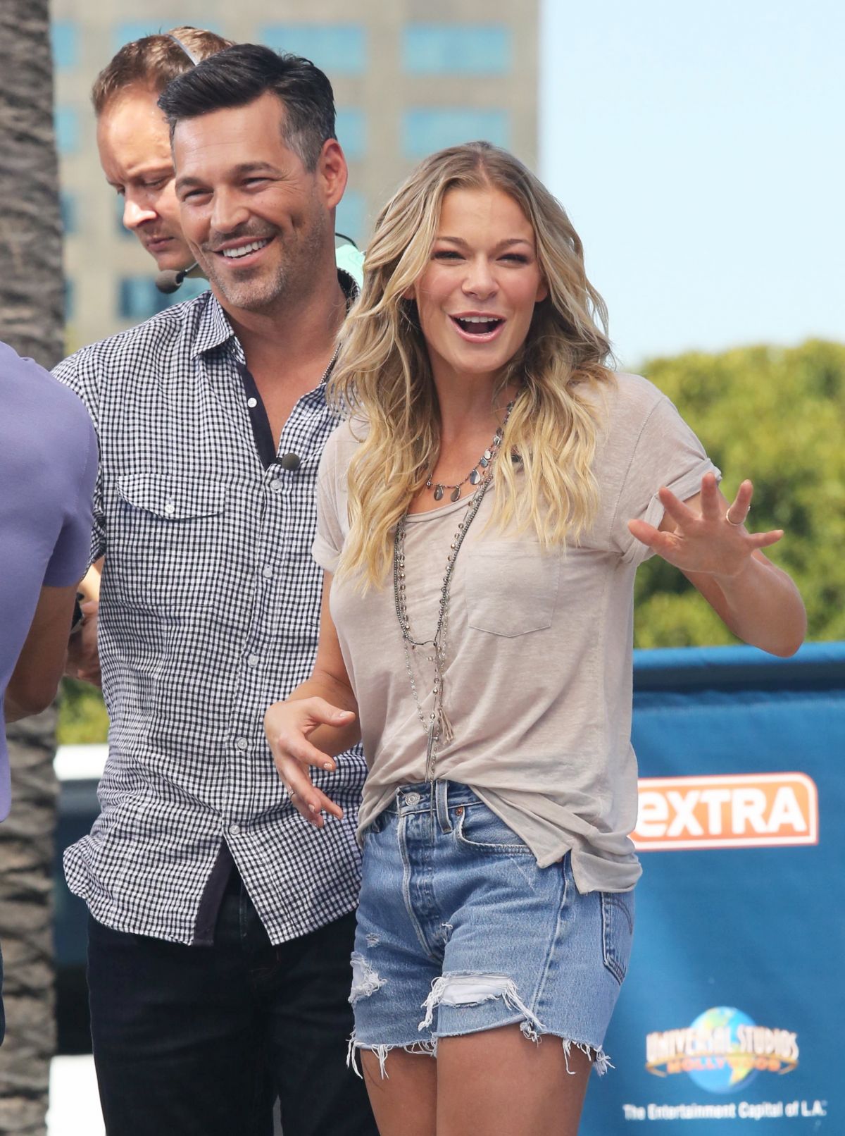LEANN RIMES on the Set of Extra in Universal City LEANN RIMES on the Set of Extra in Universal City