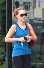 NATALIE PORTMAN at Trader Joe