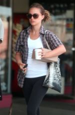 NATALIE PORTMAN Out and About in Los Feliz