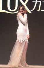 NINA DOBREV Promes Lux Shampoo in Beijing