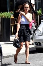 PIPPA MIDDLETON Out and About in Chelsea in London