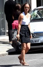 PIPPA MIDDLETON Out and About in Chelsea in London