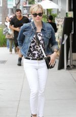 REESE WITHERSPOON Out and About in Los Angeles 1907