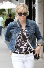 REESE WITHERSPOON Out and About in Los Angeles 1907