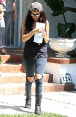 SELENA GOMEZ Leaves Ger Acting Coach in Los Angeles