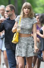 TAYLOR SWIFT in Skirt Out in New York 2407