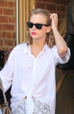 TAYLOR SWIFT Leaves a Gym in Los Angeles 3006