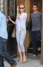 TAYLOR SWIFT Leaves a Gym in Los Angeles 3006