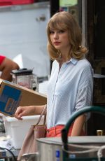 TAYLOR SWIFT Out and About in New York 2907