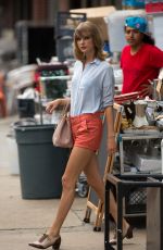 TAYLOR SWIFT Out and About in New York 2907